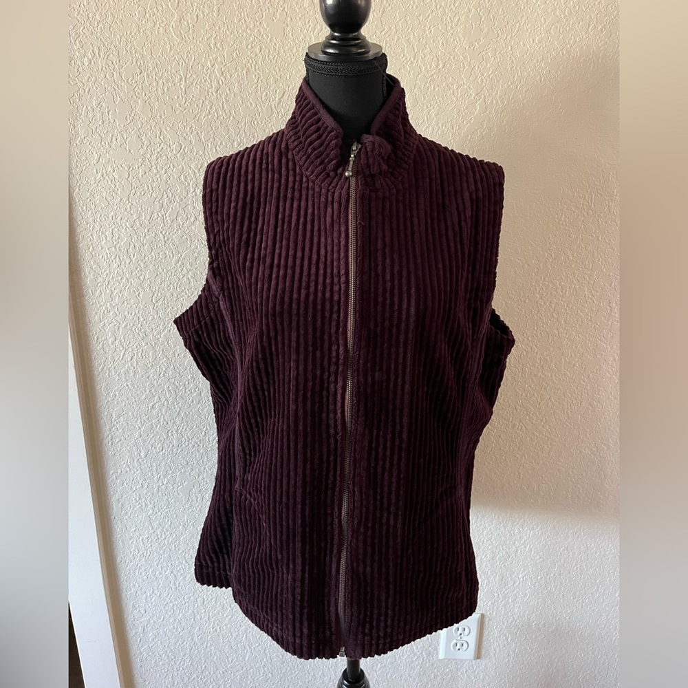 EUC Woolrich Eggplant Purple corduroy zip vest, size large